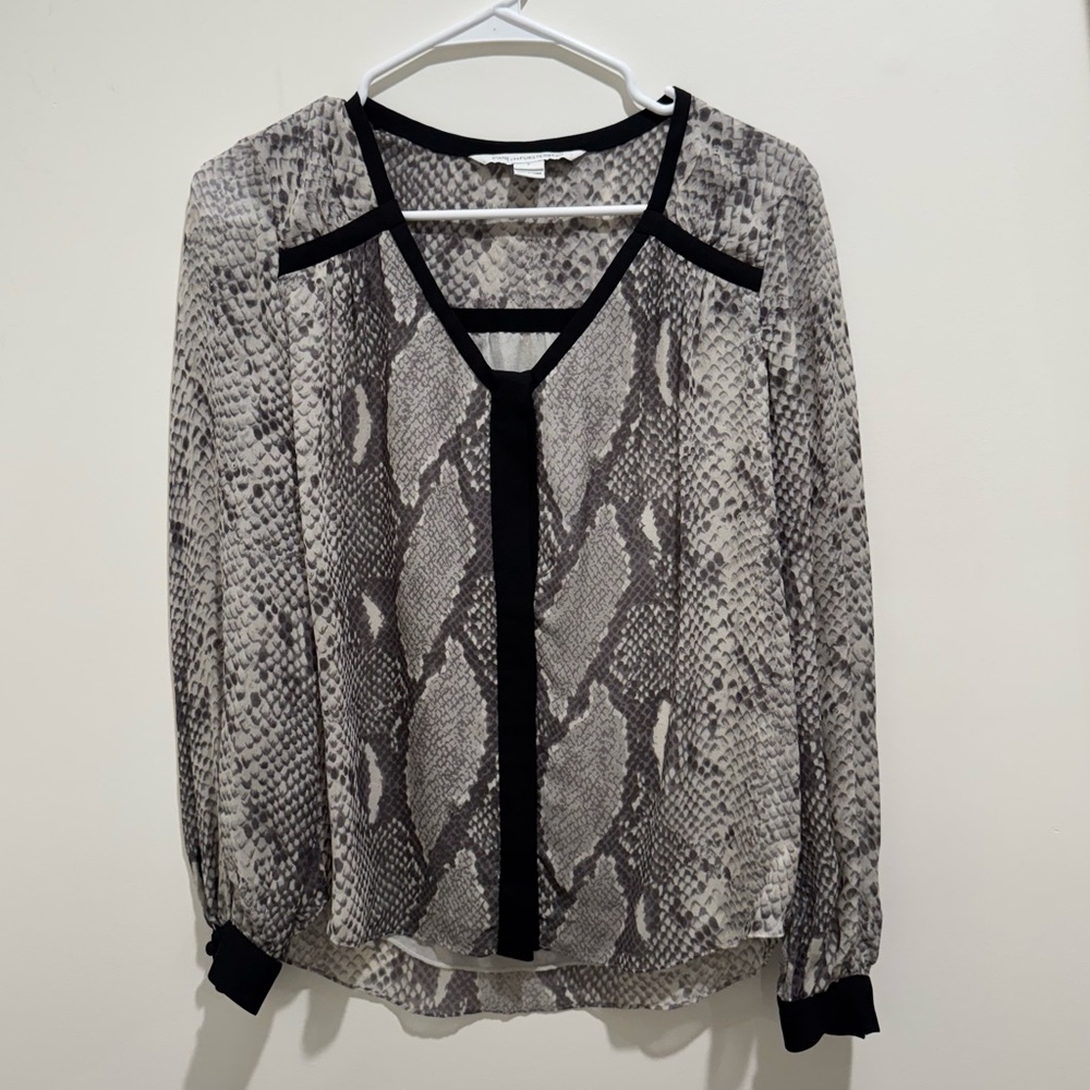Diane von Furstenberg Lane Silk Chiffon Snake Print Blouse – Size 2